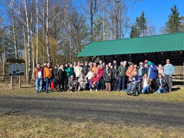 Przedwiośnie przy siedzibie Oddziału Sulejowskiego i Spalskiego Parku Krajobrazowego, 